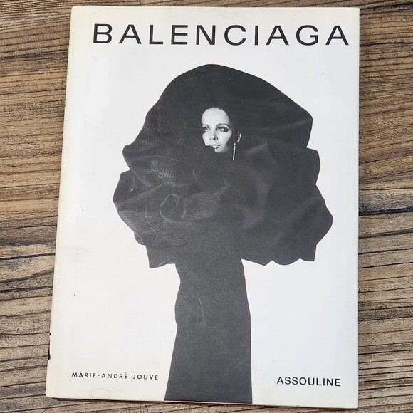 4x High Fashion Books: BALENCIAGA, CHARLES JAMES, DIOR, CHANEL - Picture 3 of 14